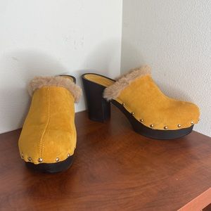 NWOT Charles David Limited Platform Suede Clog, Mustard Yellow, size 41